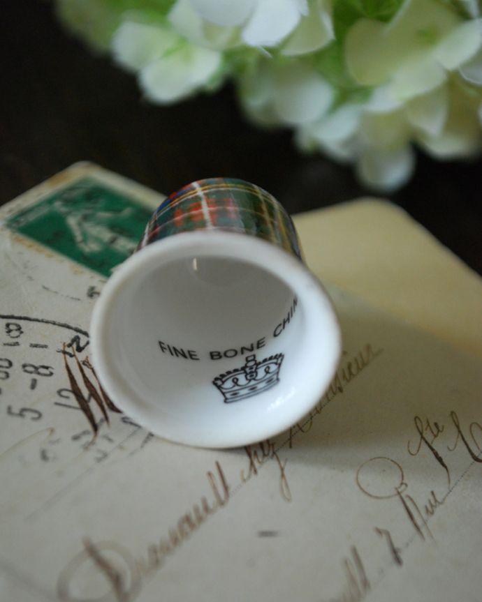 シンブル（指サック）　アンティーク雑貨　イギリスで買い付けてきたタータンチェックのアンティークシンブル。内側です。(m-1538-z)