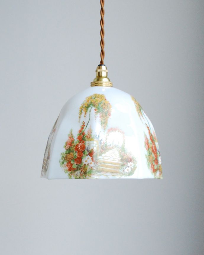 ペンダントライト　照明・ライティング　アンティークペンダントライト（コード・シャンデリア電球・ギャラリーなし）。シェードは、アンティークのため、誤差があったり、キズ、汚れが入っている場合もあります。(m-1556-z)