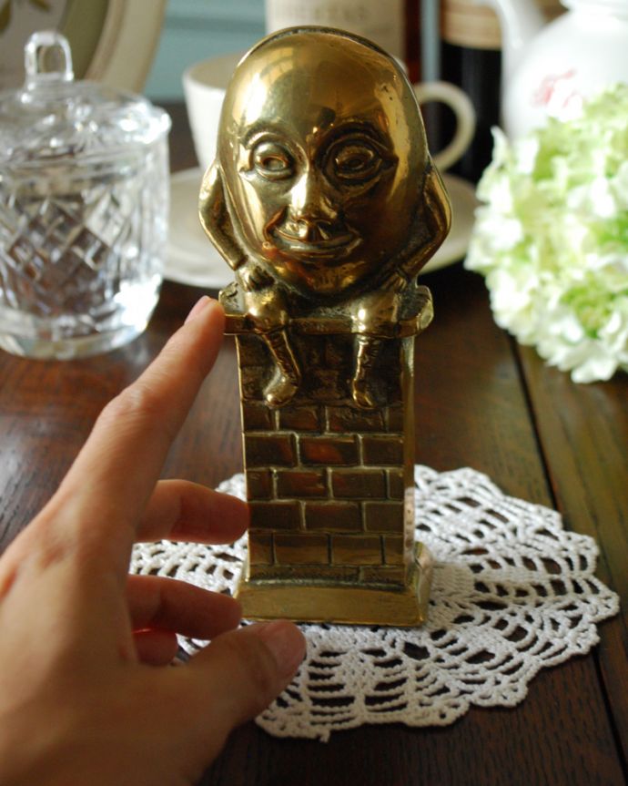 イギリスで見つけた真鍮製のハンプティダンプティのマネーバンク（貯金