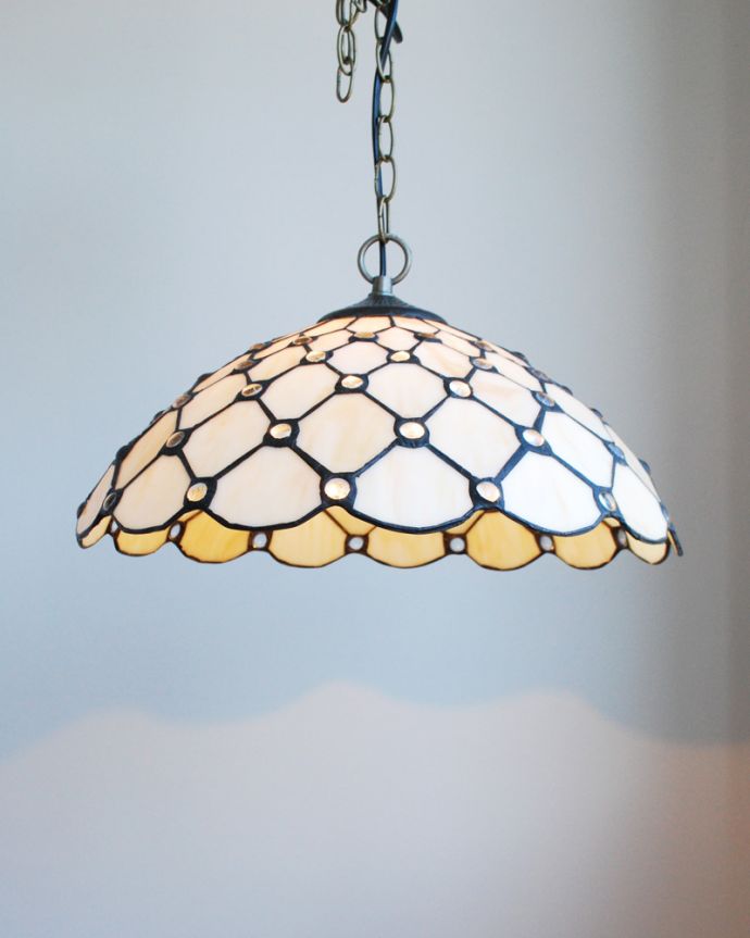 ペンダントライト 照明・ライティング アンティークリプロダクション ステンドグラスランプA(コード・E26球付き・ギャラリーなし)。少し黄みがかった色の優しい配色です。(m-1574-z)