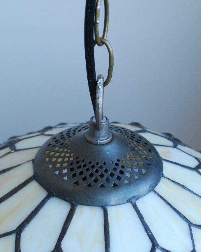 ペンダントライト 照明・ライティング アンティークリプロダクション ステンドグラスランプA(コード・E26球付き・ギャラリーなし)。ギャラリー部分も透かし加工を施し、細部までのこだわりが感じられます。(m-1574-z)