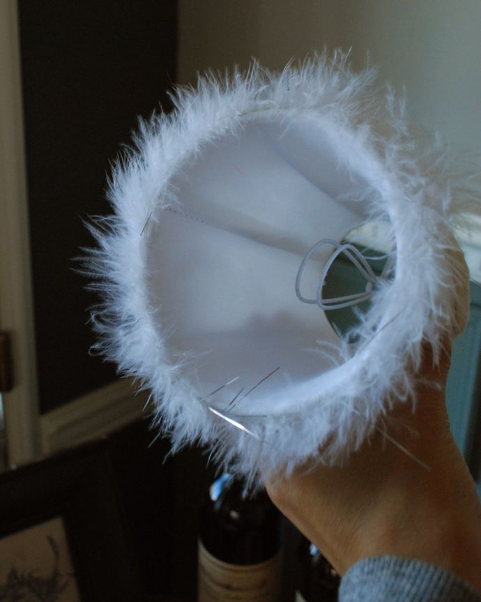 スタンドライト 照明・ライティング お花の絵が描かれたフランスのアンティークテーブルランプ(シェード付き)(E17シャンデリア球付)。電球に直接はめ込むだけで使えるクリップハンガータイプは、装着が簡単です。(m-1607-z)