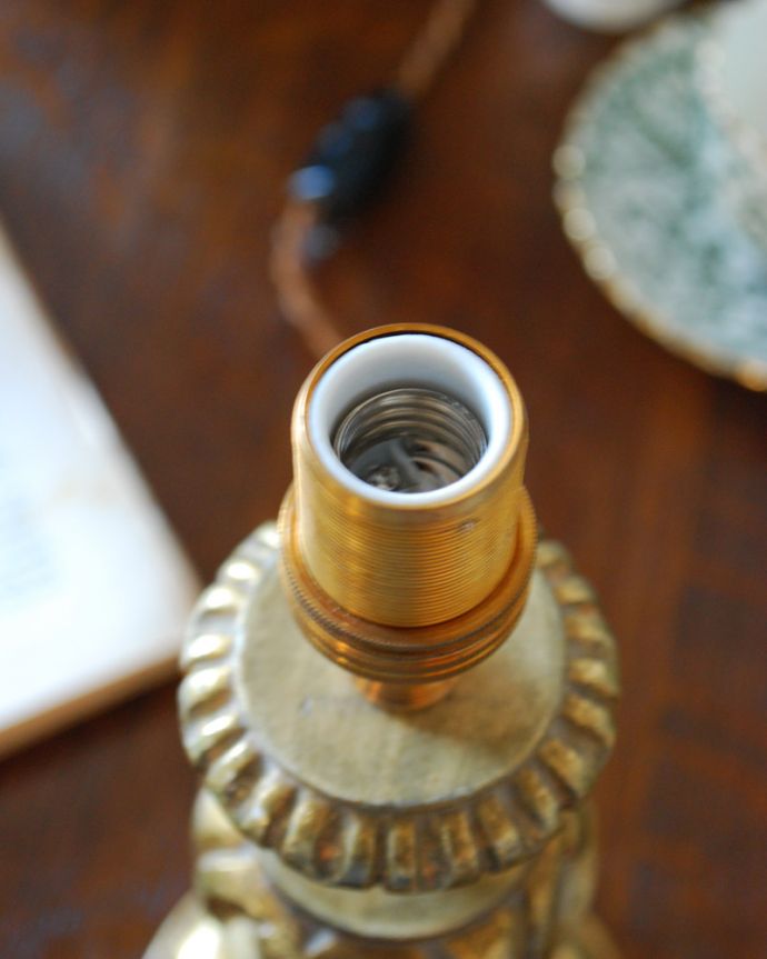 スタンドライト 照明・ライティング お花の絵が描かれたフランスのアンティークテーブルランプ(シェード付き)(E17シャンデリア球付)。しっかりオーバーホウルをしたので、ご安心下さい。(m-1607-z)