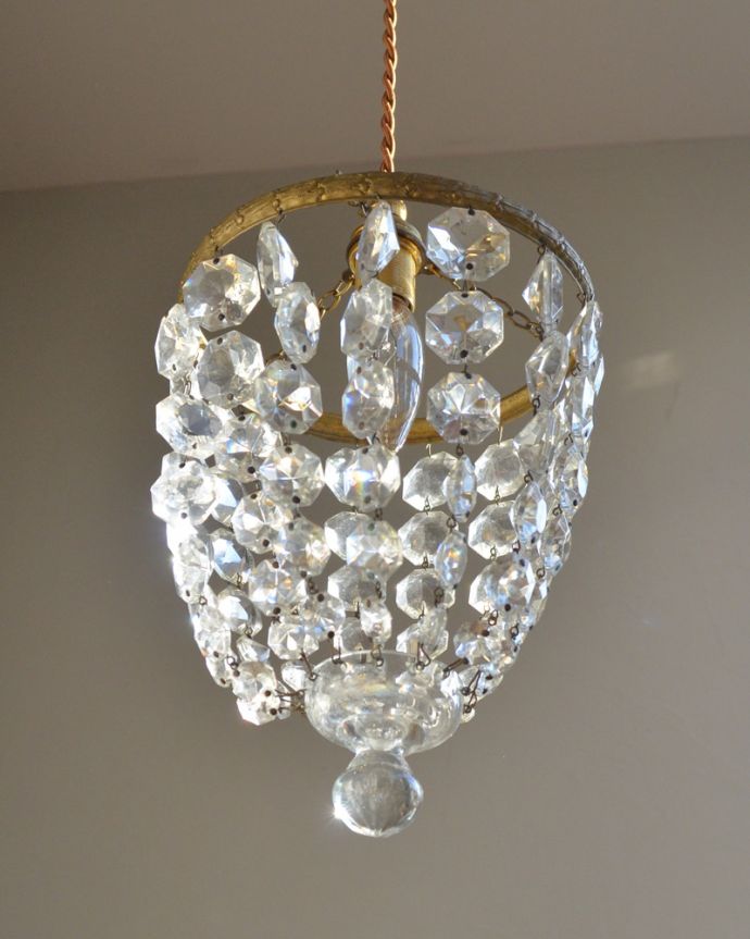 ペンダントライト 照明・ライティング 真鍮とガラスパーツのアンティークシャンデリア(コード・シャンデリア球・ギャラリーなし)。隅々までこだわったデザインなのでどこから見ても楽しめます。(m-1608-z)