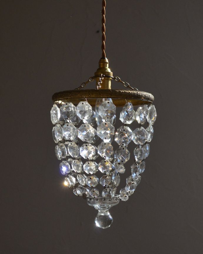 ペンダントライト 照明・ライティング 真鍮とガラスパーツのアンティークシャンデリア(コード・シャンデリア球・ギャラリーなし)。【 シェードのサイズ 】直径17.5×高さ27cmコードは50、80cm以外にも、ご希望の長さで加工してお届けします。(m-1608-z)