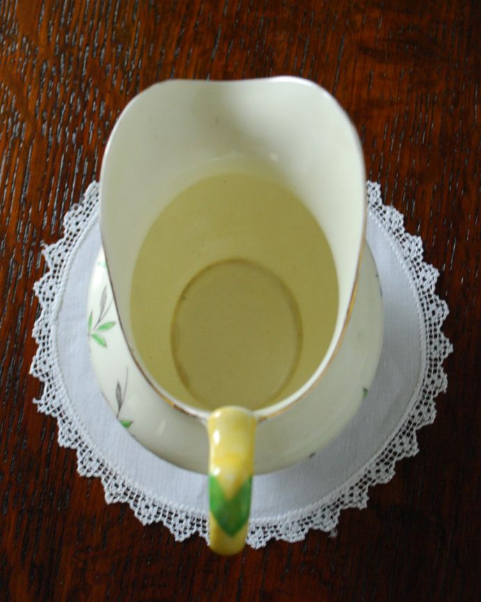 テーブルウェア(食器) アンティーク雑貨 青い小鳥と、蝶が可愛いタスカンのアンティークミルクポット(TUSCAN CHINA)。アンティークのため、多少の欠け・傷がある場合がありますが、使用上問題はありませんので、ご了承下さい。(m-1611-z)