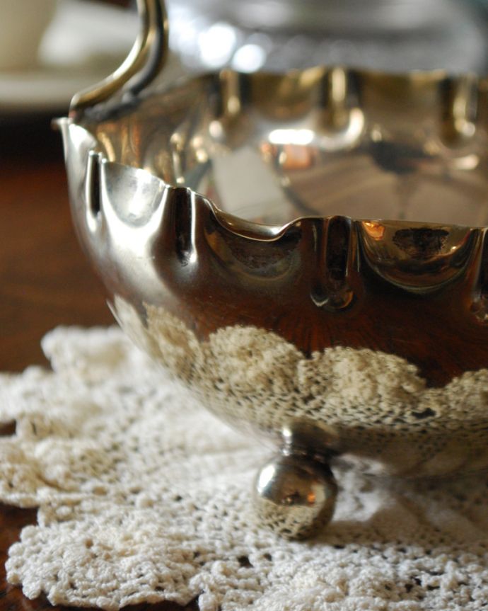 アンティーク シルバー製　アンティーク雑貨　英国のアンティーク銀食器、シルバーのシュガーボール（シュガーポット）。アンティークのため、多少の欠け・傷がある場合がありますが、使用上問題はありませんので、ご了承下さい。(m-1619-z)