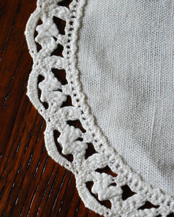 ミルクピッチャー アンティーク雑貨 フランス輸入のアンティークドイリーレース。アンティークのため、多少の汚れやシミがある場合がありますが、使用上問題はありませんので、ご了承下さい。(m-1623-z)