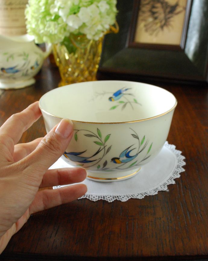 青い小鳥と、蝶が可愛いタスカンのアンティークシュガーポット（TUSCAN