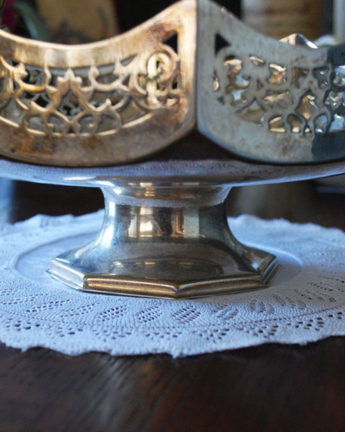 アンティーク シルバー製 アンティーク雑貨 英国の気品あふれるアンティーク雑貨、取っ手付きコンポート(シルバープレート)。安定感のある脚つきです。(m-1663-z)