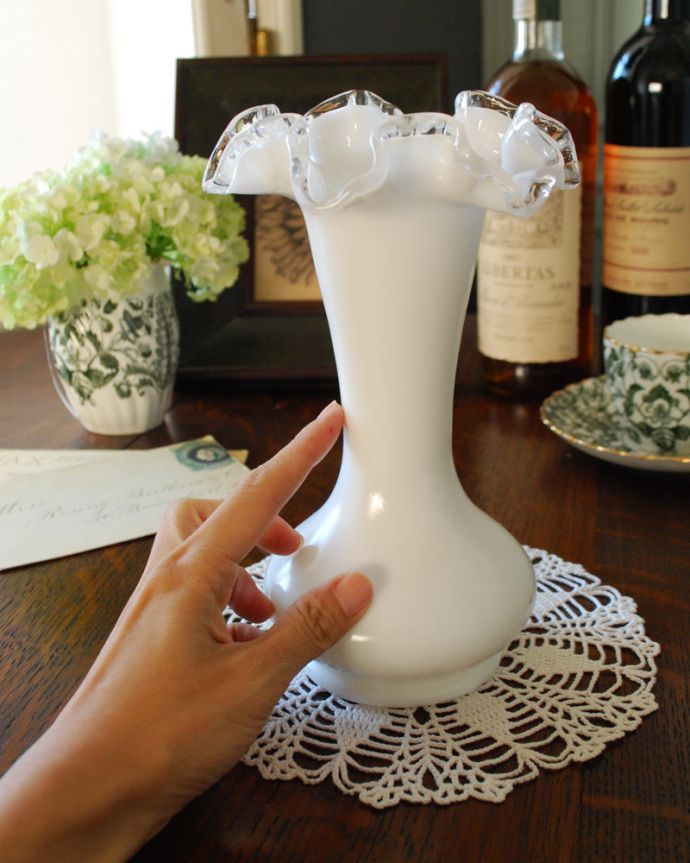 フラワーベース アンティーク雑貨 フェントン社、シルバークレストシリーズのフラワーベース(花器)。飾るだけで素敵な空間を演出してくれます。(m-1678-z)