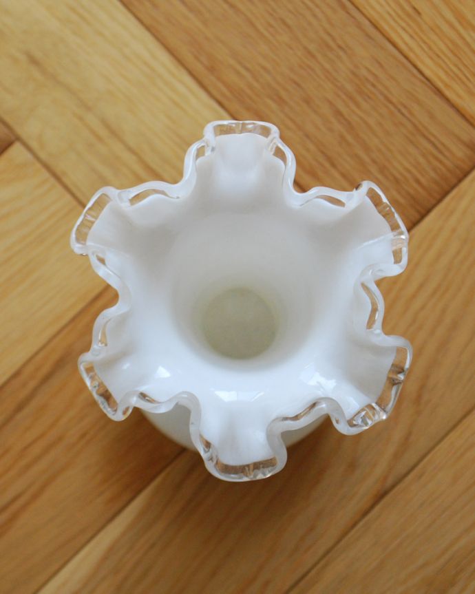 フラワーベース アンティーク雑貨 フェントン社、シルバークレストシリーズのフラワーベース(花器)。上から見るとこんな感じです。(m-1678-z)