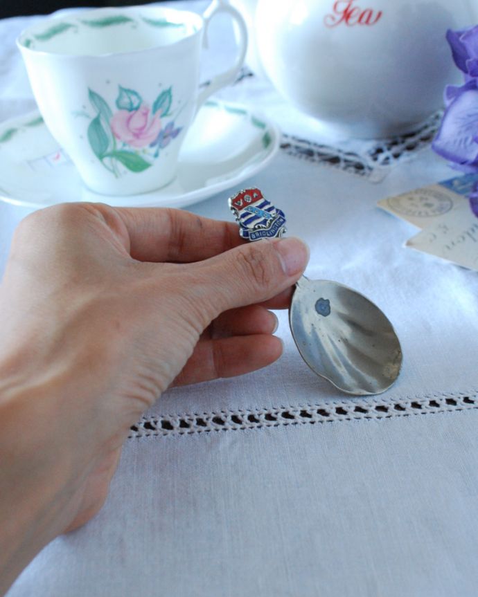 アンティーク シルバー製　アンティーク雑貨　本格派のアンティーク雑貨、英国のキャディスプーン。アンティークなので、キズや汚れがある場合がありますが、使用上は問題ありませんのでご安心下さいね。(m-1702-z)