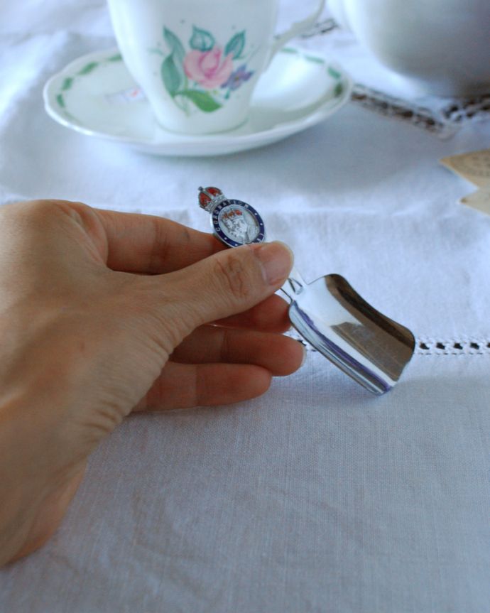 アンティーク シルバー製 アンティーク雑貨 ジョージ6世の戴冠記念、アンティークコロネーションキャンディスプーン(1937年)。ティータイムの気分を盛り上げるアイテムです。(m-1703-z)