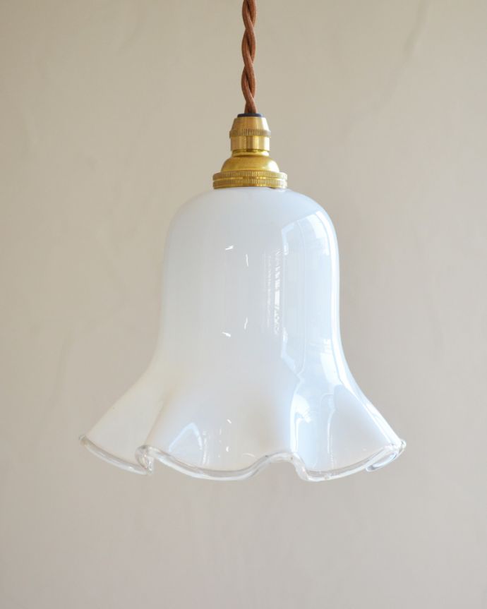 ペンダントライト　照明・ライティング　ふんわり優しいシルエット、ミルクガラスのペンダントライト（コード・シャンデリア電球・ギャラリーなし）。【 シェードのサイズ 】幅14.5×奥行14.5×高さ12cmコードは50、80cm以外にも、ご希望の長さで加工してお届けします。(m-1710-z)