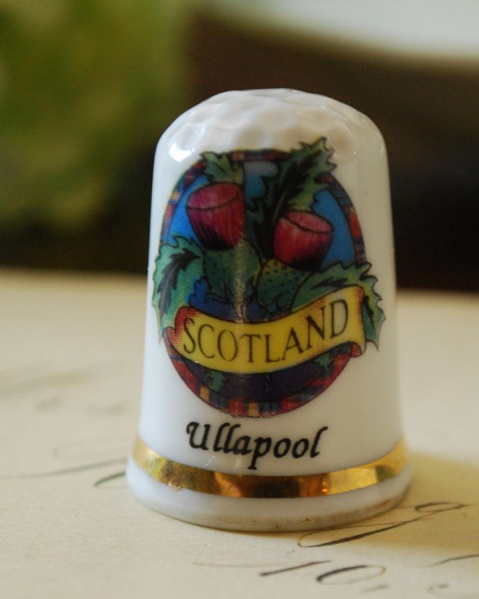 アンティーク 陶磁器の雑貨　アンティーク雑貨　ボーンチャイナのアンティークシンブル（SCOTLAND/ullapool）。コレクションにいかがでしょう？。(m-1718-z)