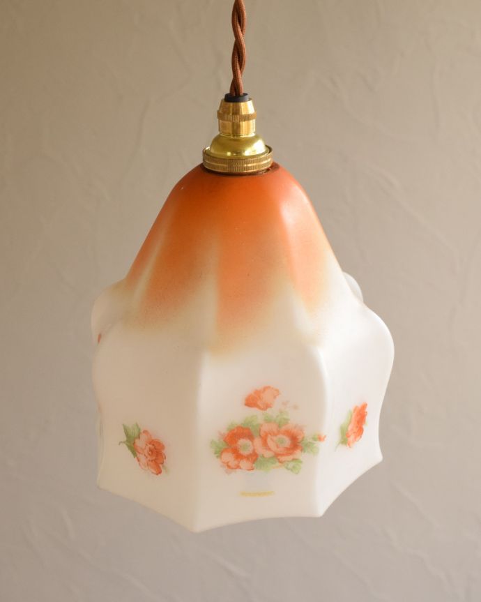 ペンダントライト 照明・ライティング オレンジ色のお花が可愛いアンティークペンダントライト(コード・シャンデリア電球・ギャラリーなし)。【 シェードのサイズ 】直径15×高さ15cmコードは50、80cm以外にも、ご希望の長さで加工してお届けします。(m-1731-z)