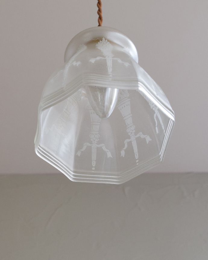 ペンダントライト 照明・ライティング ガラス模様が美しいアンティークランプシェード(コード・シャンデリア電球・ギャラリーなし)。※こちらのシェードのみは販売していません。(m-1759-z)