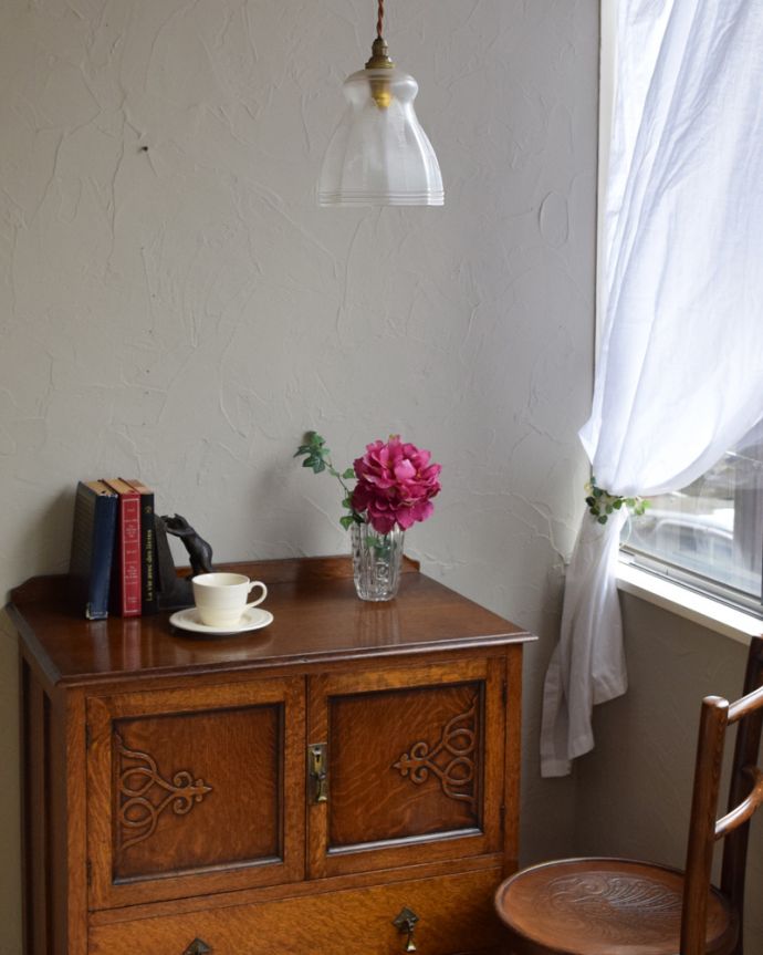 ペンダントライト 照明・ライティング ガラス模様が美しいアンティークランプシェード(コード・シャンデリア電球・ギャラリーなし)。あたたかい光がお部屋を包み込みます。(m-1759-z)