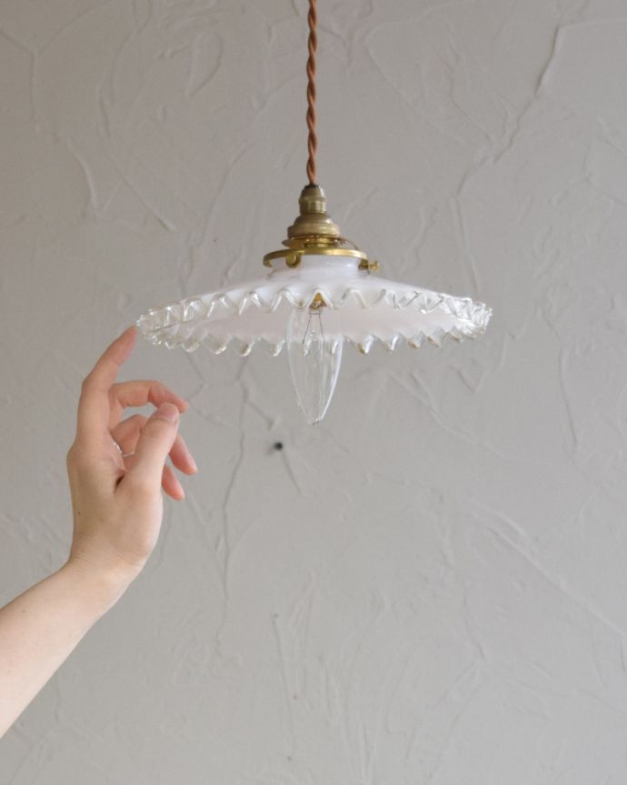 ペンダントライト　照明・ライティング　アンティークシェードペンダントライト（コード・シャンデリア球・ギャラリーA付き）。キッチンカウンターやダイニングテーブル、トイレや玄関などの狭い空間にもオススメです。(m-1760-z)