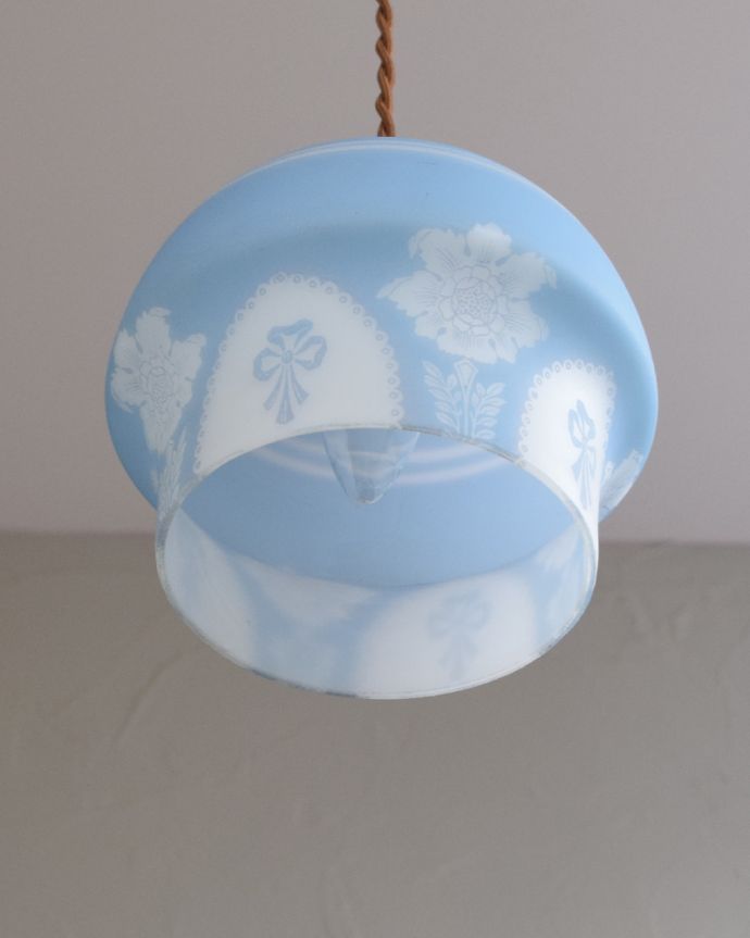 ペンダントライト 照明・ライティング ブルーがキレイなアンティークランプシェード(コード・シャンデリア電球・ギャラリーなし)。※こちらのシェードのみは販売していません。(m-1762-z)