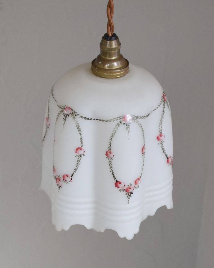 ペンダントライト　照明・ライティング　小花柄のアンティークペンダントライト（コード・シャンデリア電球・ギャラリーなし）。上から見るとこんな感じです。(m-1763-z)