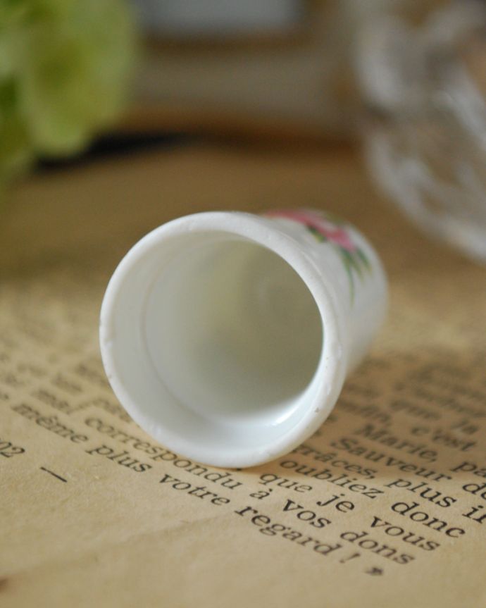 シンブル（指サック）　アンティーク雑貨　パステルカラーが可愛い！アンティークシンブル（指サック）。内側です。(m-1779-z)