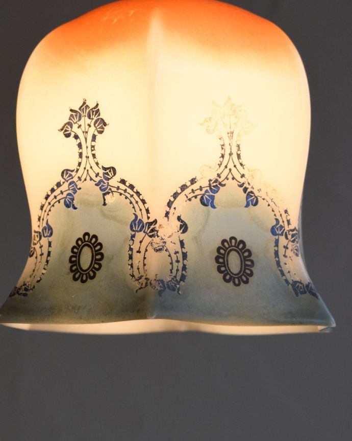 ペンダントライト　照明・ライティング　イギリス輸入のアンティークランプ（コード・シャンデリア電球・ギャラリーなし）。電気を点けるととっても幻想的。(m-1791-z)