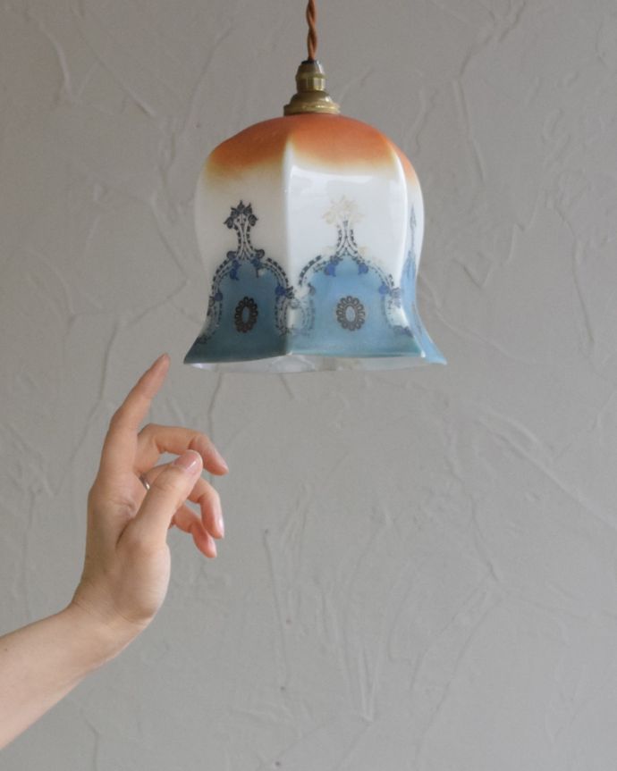 ペンダントライト　照明・ライティング　イギリス輸入のアンティークランプ（コード・シャンデリア電球・ギャラリーなし）。シェードは、アンティークのため、誤差があったり、キズ、汚れが入っている場合もあります。(m-1791-z)