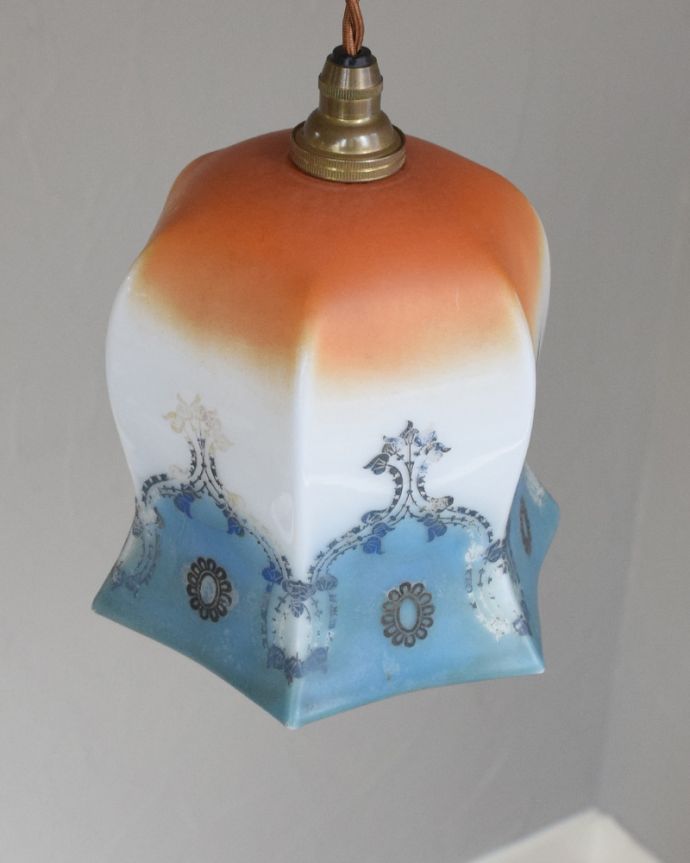 ペンダントライト　照明・ライティング　イギリス輸入のアンティークランプ（コード・シャンデリア電球・ギャラリーなし）。【 シェードのサイズ 】幅15.5×奥行き13.5×高さ14cmコードは50、80cm以外にも、ご希望の長さで加工してお届けします。(m-1791-z)