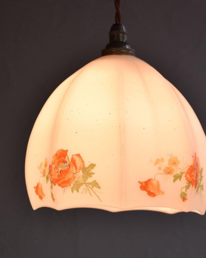 ペンダントライト　照明・ライティング　お花が可愛いアンティークペンダントライト（コード・シャンデリア電球・ギャラリーなし）。シェードから漏れる光に癒されます。(m-1795-z)