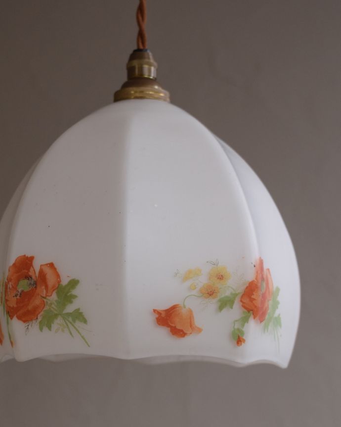 ペンダントライト　照明・ライティング　お花が可愛いアンティークペンダントライト（コード・シャンデリア電球・ギャラリーなし）。シェードは、アンティークのため、誤差があったり、キズ、汚れが入っている場合もあります。(m-1795-z)