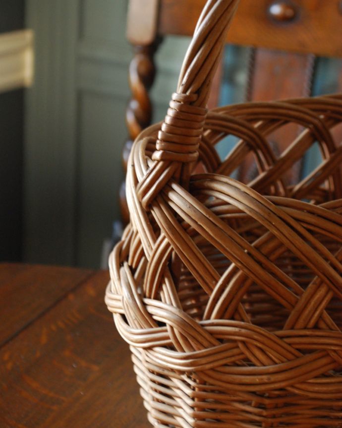 アンティーク その他の雑貨　アンティーク雑貨　イギリス輸入のアンティークバスケット（収納カゴ）。経年変化による多少のキズはありますが、使用上問題はありませんので、ご安心下さい。(m-1798-z)