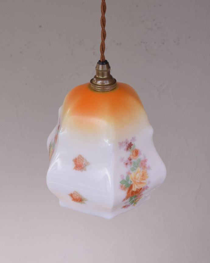ペンダントライト　照明・ライティング　優しいお花のアンティークペンダントライト（コード・シャンデリア電球・ギャラリーなし）。上から見るとこんな感じです。(m-1803-z)