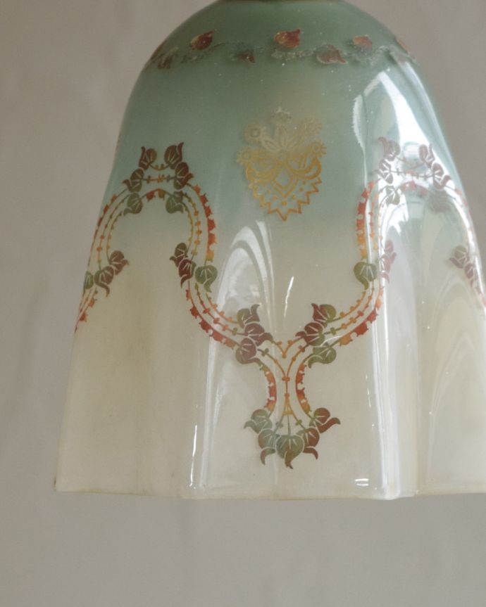 ペンダントライト　照明・ライティング　ブルーと乳白色の２トーンが素敵なアンティークランプ（コード・シャンデリア電球・ギャラリーなし）。明かりを点けなくてもうっとりしてしまいます。(m-1804-z)