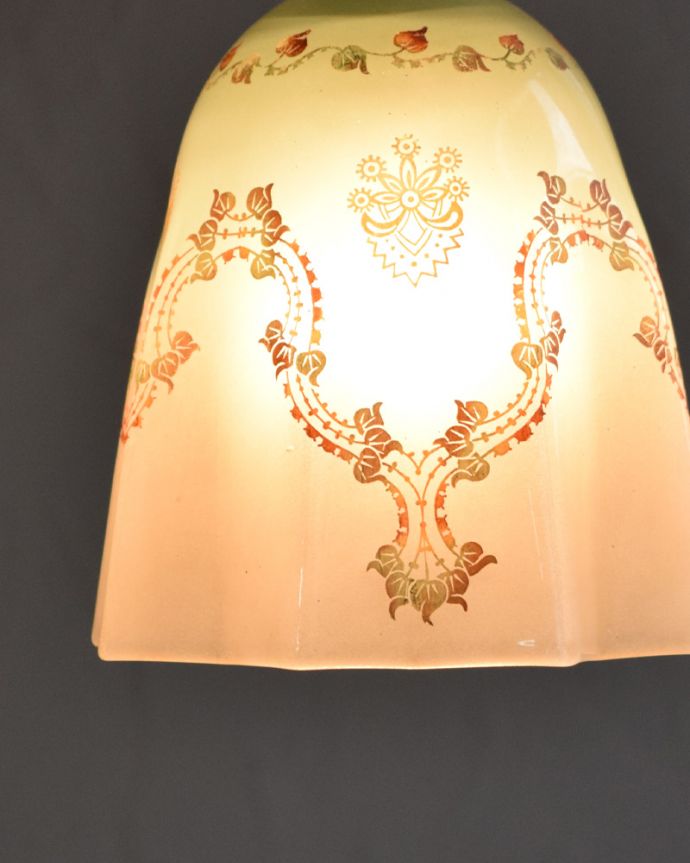 ペンダントライト　照明・ライティング　ブルーと乳白色の２トーンが素敵なアンティークランプ（コード・シャンデリア電球・ギャラリーなし）。電気を点けるととっても幻想的。(m-1804-z)