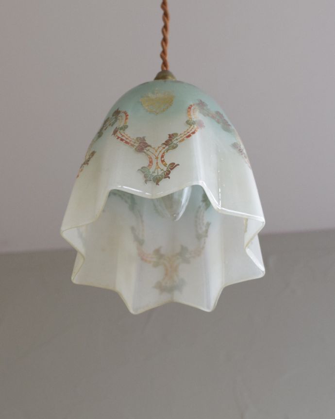 ペンダントライト　照明・ライティング　ブルーと乳白色の２トーンが素敵なアンティークランプ（コード・シャンデリア電球・ギャラリーなし）。※こちらのシェードのみは販売していません。(m-1804-z)