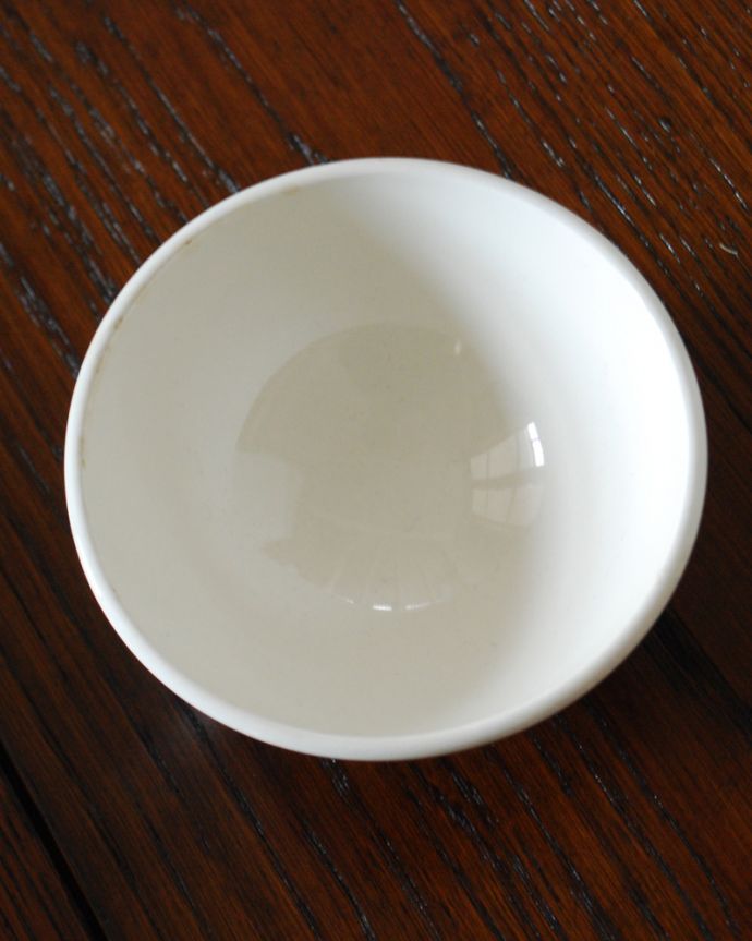 テーブルウェア(食器)　アンティーク雑貨　海外らしい食器、お花のステンシルのカフェオレボウル 。アンティークのため一部にカケやキズがあります。(m-1826-z)