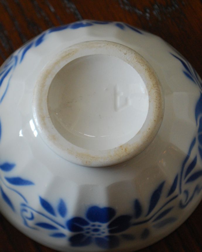 海外らしい食器、お花のステンシルのカフェオレボウル (m-1826-z