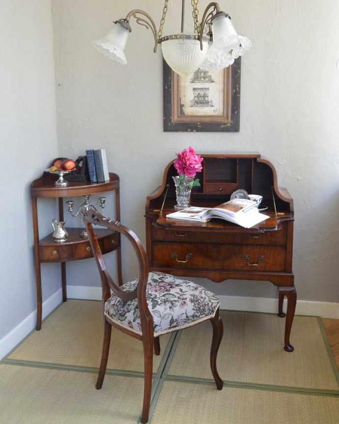 シャンデリア　照明・ライティング　華やかなガラスシェードが付いたアンティーク　シャンデリア4灯（Ｅ17シャンデリア球付） 。和室にもよく似合うシャンデリアです。(m-1840-z)