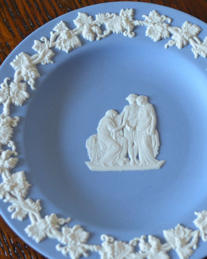 アンティーク 陶磁器の雑貨　アンティーク雑貨　ウェッジウッドピンディッシュ（Wedgwood） 、ジャスパーウェアプレート。使い込むほどに光沢と風合いを増す二度楽しめる逸品です。(m-1858-z)
