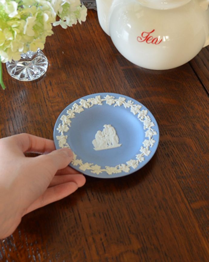 アンティーク 陶磁器の雑貨　アンティーク雑貨　ウェッジウッドピンディッシュ（Wedgwood） 、ジャスパーウェアプレート。ギリシャ神話などをモチーフにした図柄の模様が特徴です。(m-1858-z)