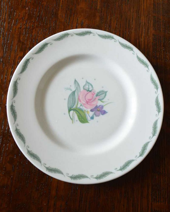 スージークーパー アンティーク雑貨 スージークーパーのアンティークプレート、バラとすみれがデザインされたフレグランスシリーズ。優しい色使いです。(m-1862-z)