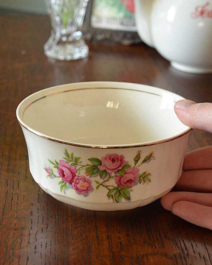 アンティーク 陶磁器の雑貨　アンティーク雑貨　ピンクの薔薇が可愛い、アンティークシュガーボウル。ティータイムを華やかに彩ります。(m-1880-z)