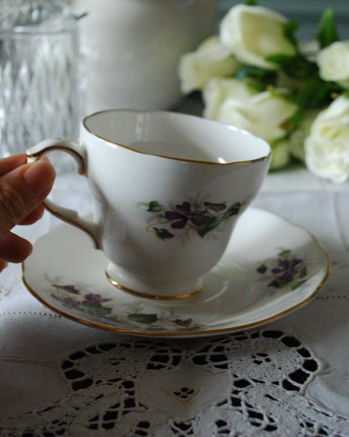 DUCHESS（ダッチェス）のアンティークカップ＆ソーサー（すみれ）(m