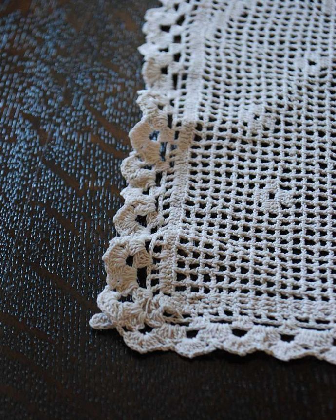 アンティーク 布製の雑貨 アンティーク雑貨 フランスアンティーク雑貨、ディスプレイのアクセントになるドイリーレースマット (蝶)。アンティークのため、多少の汚れやシミがある場合がありますが、使用上問題はありませんので、ご了承下さい。(m-1923-z)