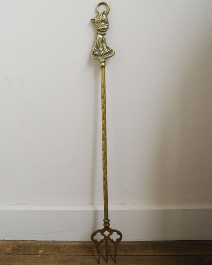 アンティーク 真鍮の雑貨　アンティーク雑貨　イギリスで人気キャラクターのボンゾ犬！真鍮製アンティーク暖炉フォーク。アンティークなので多少のキズ・汚れがある場合があります。(m-1941-z)