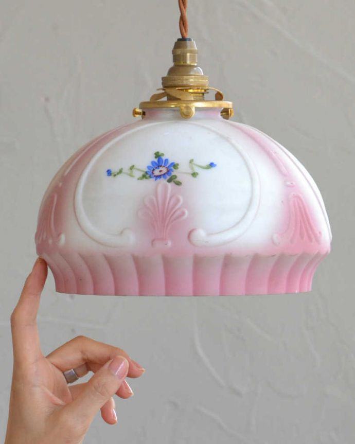 ペンダントライト 照明・ライティング 海外らしいデザインのアンティークペンダントライト(コード・シャンデリア電球・ギャラリーA付き)。※こちらのシェードのみは販売していません。(m-1966-z)