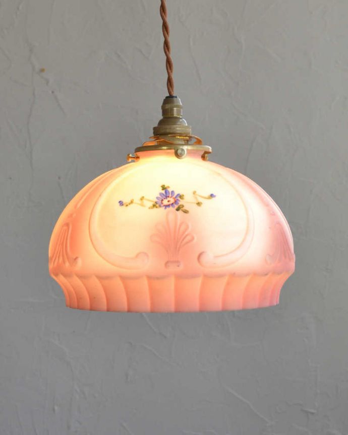ペンダントライト 照明・ライティング 海外らしいデザインのアンティークペンダントライト(コード・シャンデリア電球・ギャラリーA付き)。1つでも存在感たっぷり。(m-1966-z)