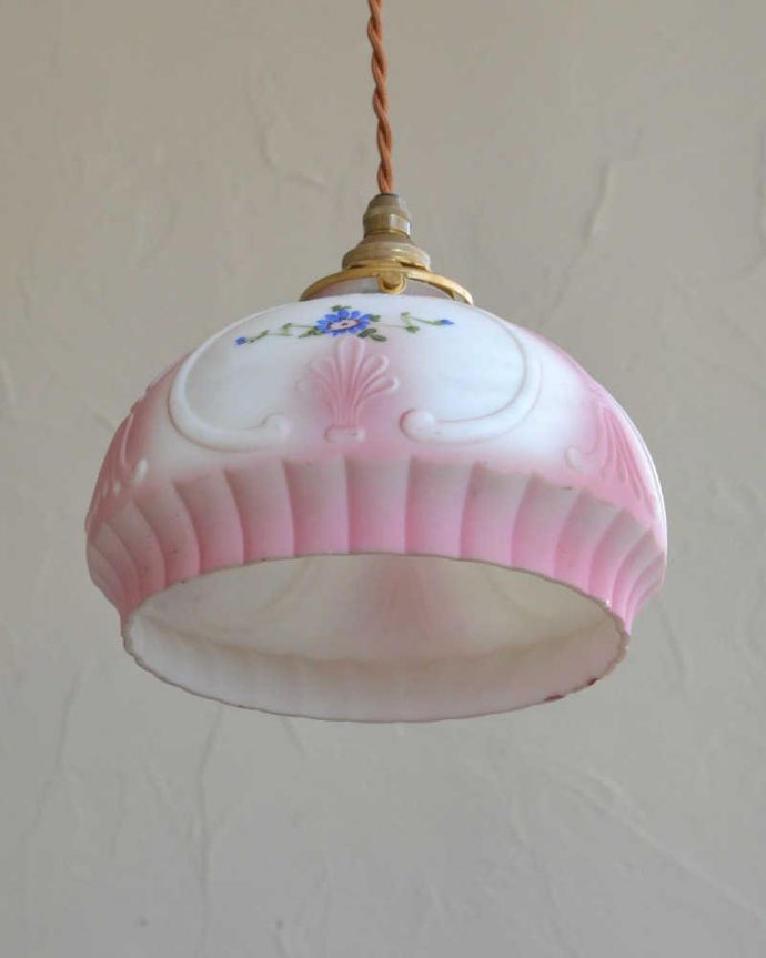 ペンダントライト 照明・ライティング 海外らしいデザインのアンティークペンダントライト(コード・シャンデリア電球・ギャラリーA付き)。あたたかい光がお部屋を包み込みます。(m-1966-z)